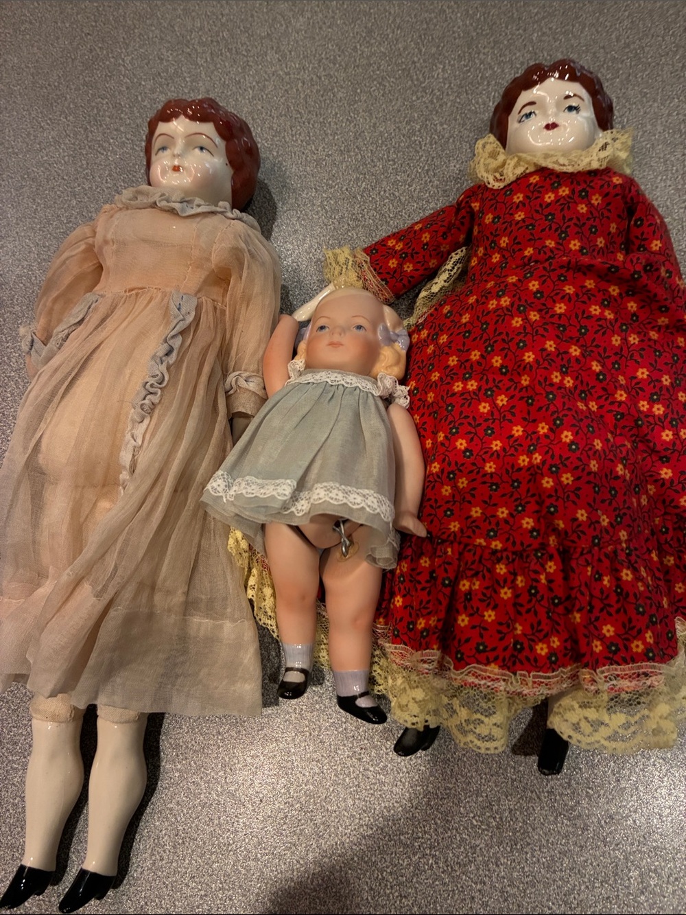 ME Makeover Essentials Vintage-Style Doll Trio in Red, Peach & Light Blue